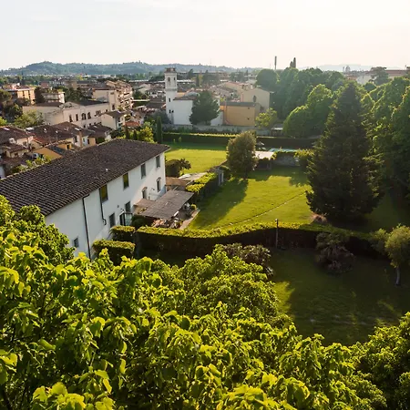 לינה וארוחת בוקר Rovezzano 4*